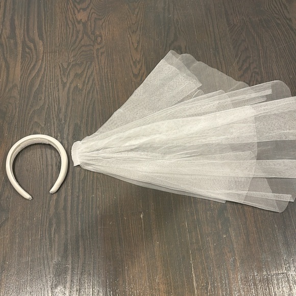 Bride Gift Set: Bag, Hat, Headband/Veil, Tumbler, & Sign - Picture 15 of 16